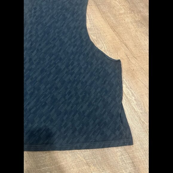 Gymshark Cut off tank Size XL - Picture 6 of 8